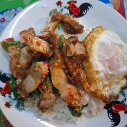 ข้าวกะเพราหมูกรอบไข่ดาว