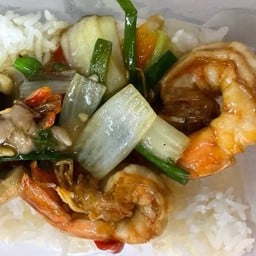 ผัดพริกสดกุ้งราดข้าว