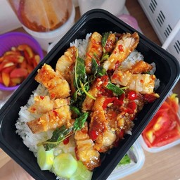 กระเพราหมูกรอบ