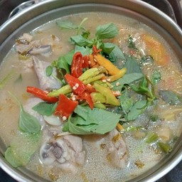 ไก่บ้านต้มใบมะขามอ่อน