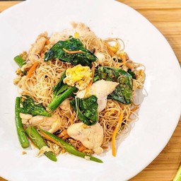 ผัดหมี่ฮ่องกง หมูชิ้น/ไก่ชิ้น/หมูสับ