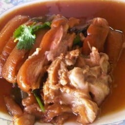 ข้าวขาหมู หมูแดง หมูกรอบ บะหมี่