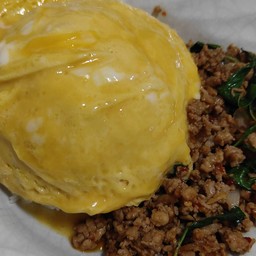 ข้าวไข่ข้นกระเพราหมูสับ