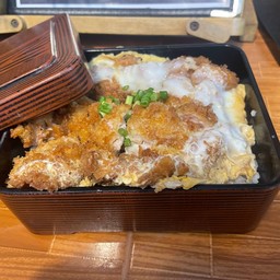 ข้าวหน้าหมูคัตสึด้ง