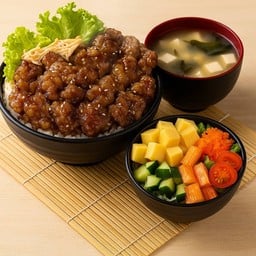 ข้าวหน้าไก่เกะฮันนี่กาลิค + ซุปs+ สลัดปูs