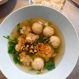 เกาเหลาลูกชิ้นหมู+หมูบะช่อ (ไม่รวมไข่ลวก)