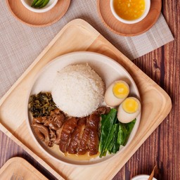 ข้าวขาหมู + ไส้ + ไข่