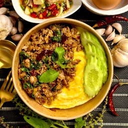 ข้าวกะเพราเนื้อโคขุนผัดพริกแห้ง