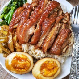 ข้าวหมูแดง ข้าวหมูกรอบ ข้าวขาหมู นายเลิศ ท้ายตลาดโต้รุ่งสุโขทัย ข้าวหมูแดง ขาหมู นายเลิศ