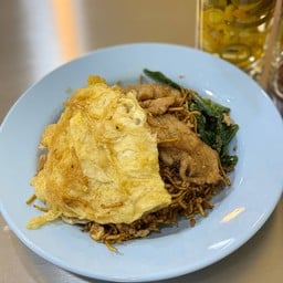 หมี่เหลืองกรอบ ผัดซีอิ๊ว