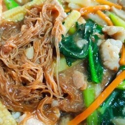 ราดหน้าเส้นหมี่หมู