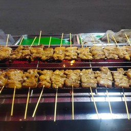 ชุด หมูปิ้ง 8 ไม้ ข้าวเหนียว 2 ห่อ 70 บ.