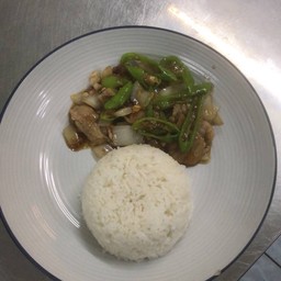 หมูผัดพริกหยวก(ราดข้าว)