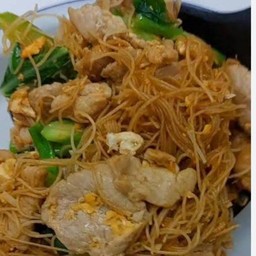 ผัดซีอิ๊วเส้นหมี่หมู