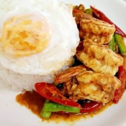 ข้าวผัดพริกแกงกุ้ง