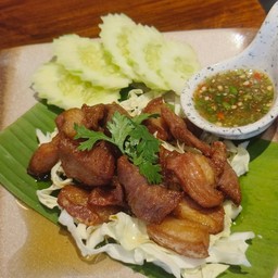 สามชั้นซอสน้ำปลา