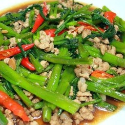 ผัดผักบุ้งหมูสับ ราดข้าว