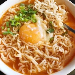 มาม่าหมูสับ