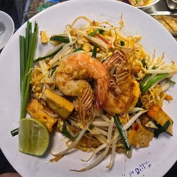 ผัดไทกุ้งสด