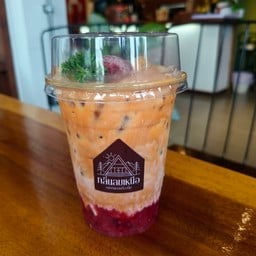 ชาไทยนมสดสตอเบอรี่