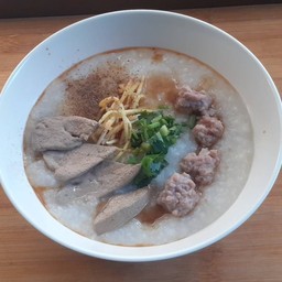 โจ๊กข้าวญี่ปุ่น หมูเด้ง เครื่องใน