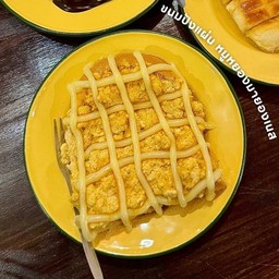 ขนมปังแผ่นปิ้ง ( หมูหยองมายองเนส )