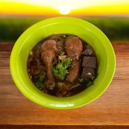 เตี๋ยวไก่ตุ๋น น่องล้วน พิเศษ