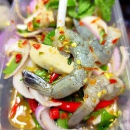 ยำเหลากุ้งสดหมูยอพริกไทยไหลบัว