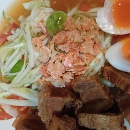 ตำแตงหมูกรอบไข่ต้มน้ำปลา