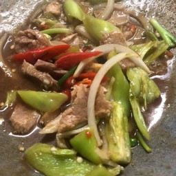 ผัดพริกหยวก