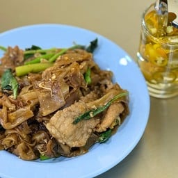เส้นใหญ่ ผัดซีอิ๊ว