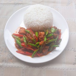 ผัดพริกแกง