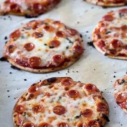 MINI CHICKEN BACON PIZZA 4PC พิซซ่ามินิไก่เบคอน 4 ชิ้น