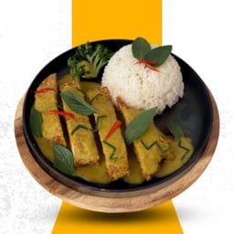 ข้าวแกงเขียวหวานสเต็กไก่กรอบ