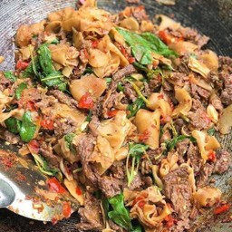 ผัดเผ็ดหน่อไม้ดอง เก้ง กวาง เนื้อโปรดระบุ