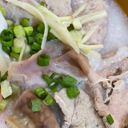 โจ๊กหมูเด้ง+เครื่องใน (ตับ+ไส้อ่อน+กระเพาะ)
