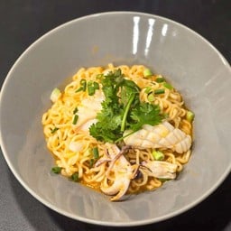 มาม่าหมึกผัดไข่เค็ม