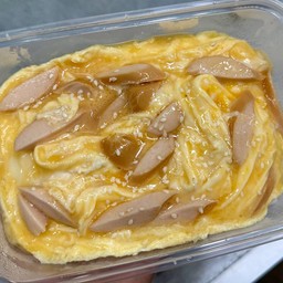 ข้าวไข่ข้นไส้กรอก