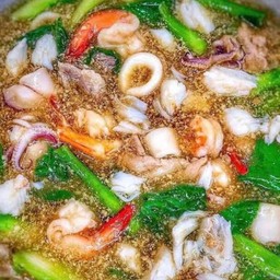 ราดหน้าทะเล(ปลาหมึก+กุ้ง)เส้นใหญ่