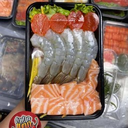 ยำแซลมอน+กุ้ง+ไข่แดง