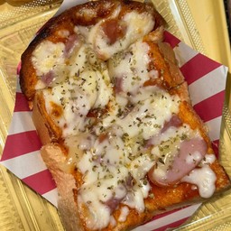 ปังพิซซ่า ไส้กรอก ชีส (ชุด 1 แผ่น)