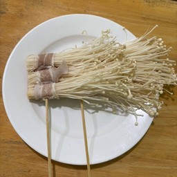 สามชั้นพันเห็ด