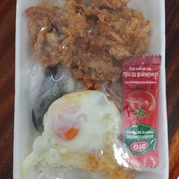 ข้าวไก่ทอดไข่ดาว