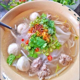 เส้นใหญ่น้ำใส