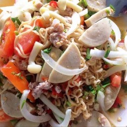 ยำมาม่าหมูยอ+หมูสับ