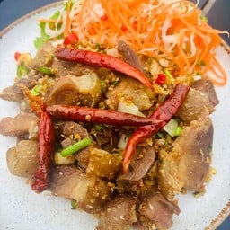 เนื้อขาหมูคั่วพริกเกลือ