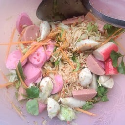 ลูกชิ้นทอด หน้าบริษัทเสรีชัย-บ้านสวน