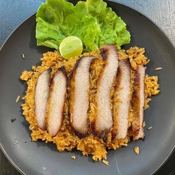 ข้าวผัดน้ำพริกเผาหมูย่าง