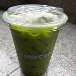 Petit Cafe ตึกชาญอิสระ2 ถนน.เพชรบุรี