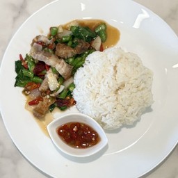 ข้าวกะเพราหมูกรอบ